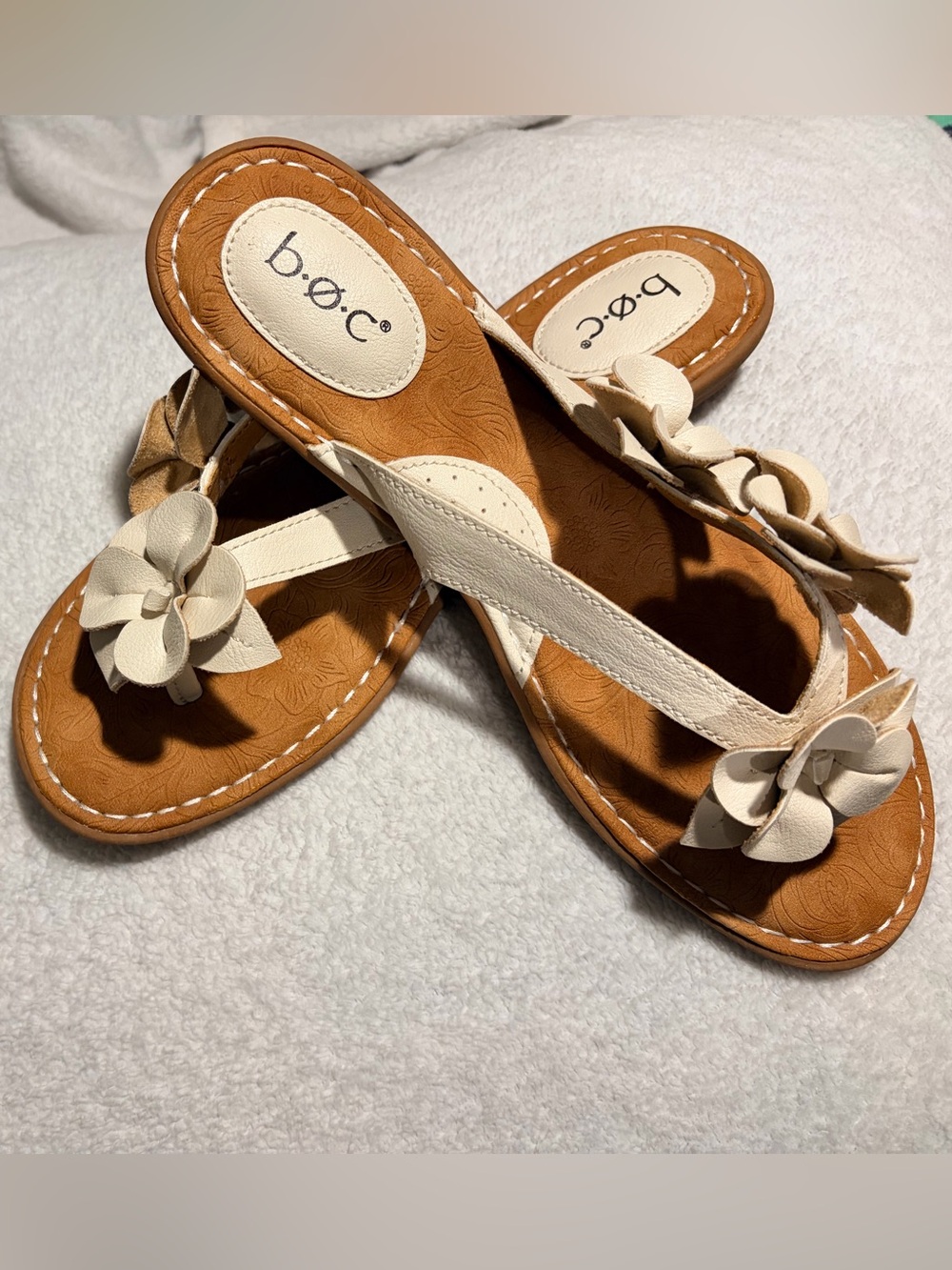 b.o.c. Cream Floral Toe-Post Sandals with Brown Footbed